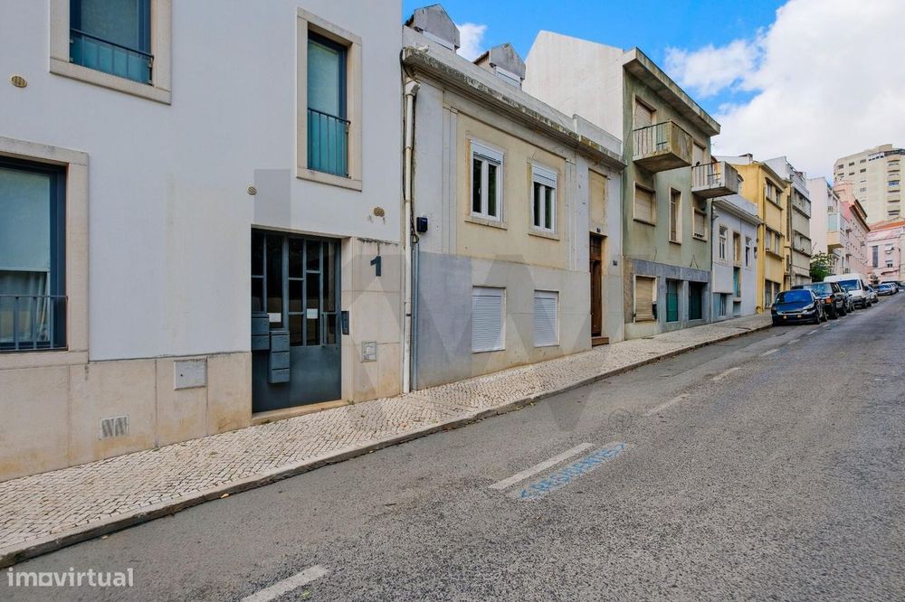 Apartamento T3 Remodelado no Areeiro