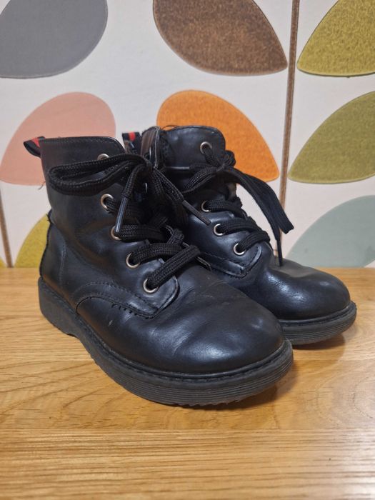 Jesienne buty sznurowane i z suwakiem czarne roz. 27