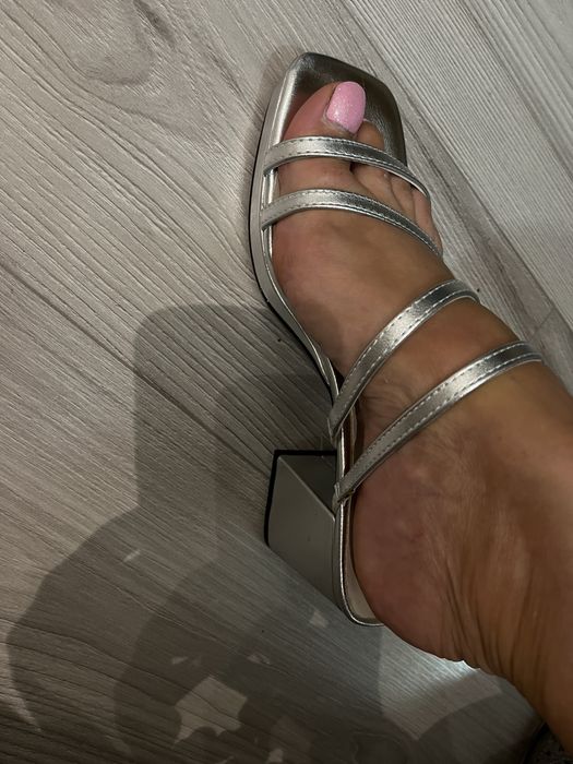 Srebrne klapki Monki