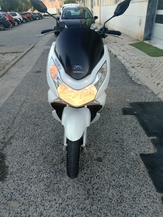 HONDA PCX 2012 Mota bem cuidada, óleo e kit CVT em dia, elétrica e pneus em excelente estado.