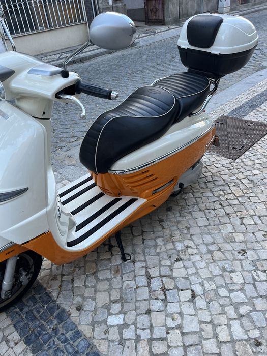 Scooter Peugeot Django