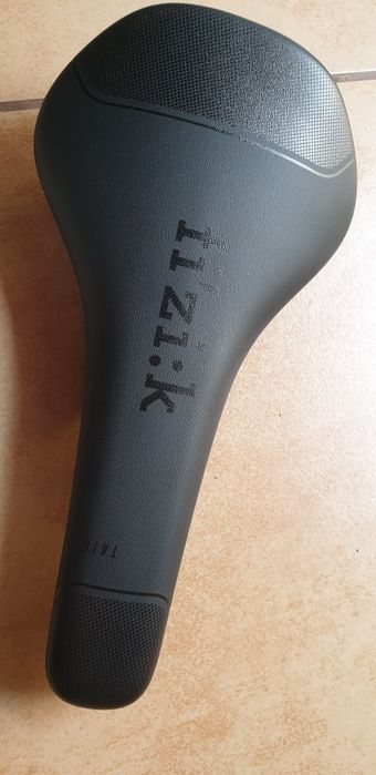 Siodełko Rowerowe FIZIK TAIGA Regular 138mm pręty Cr-Mo fi'zi:k MTB enduro kolarstwo górskie