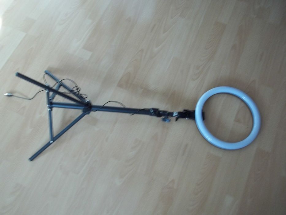 Lampa pierścieniowa LED ze statywem 1,8m i mocowaniem telefony BAESUS