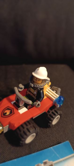 Lego City 60105 uzywany