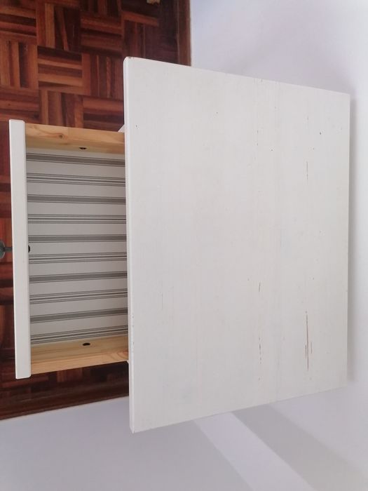 HEMNES Bedside table, white stain, 46x35 cm

Usado com marcas. Apenas