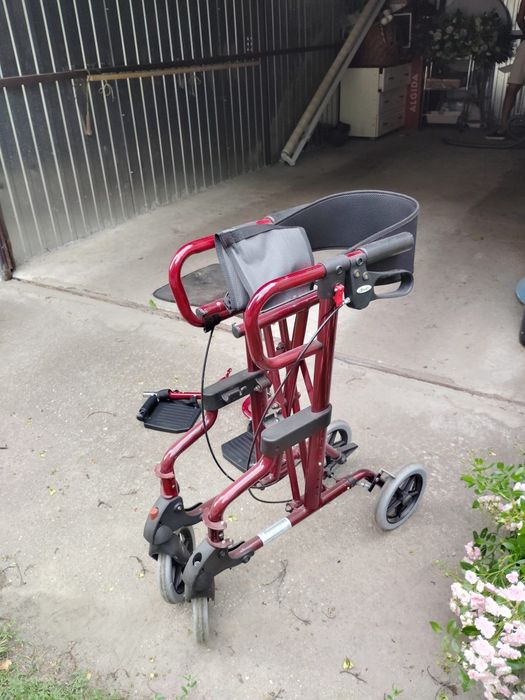 Chodzik dla seniora ,podpórka czterokołowa