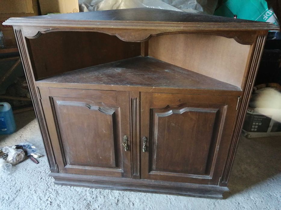 Móvel de canto triangular