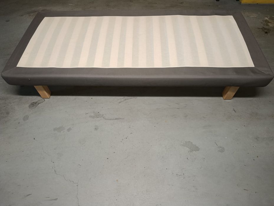 Cama  Ikea como nova