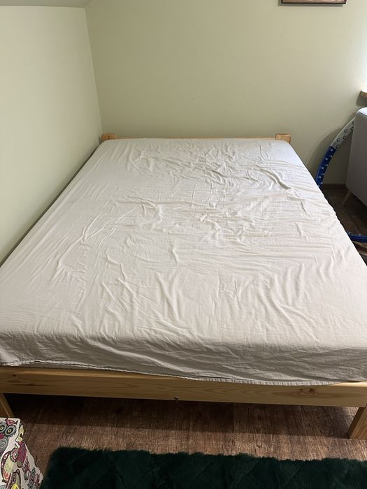 Łóżko z materacem 140/200