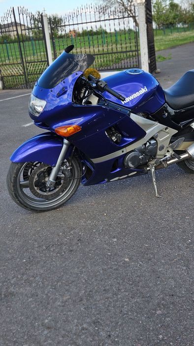 Продам мотоцикл Kawasaki zzr600