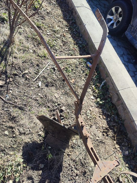 Продам плуг кіний