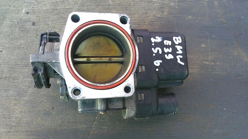 BMW E39 2.0  M52B20 PRZEPUSTNICA 13541433414