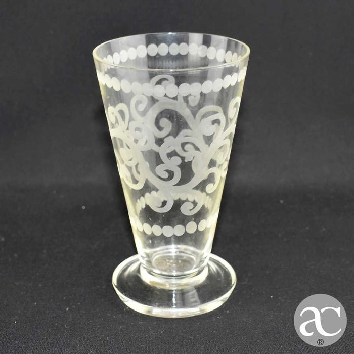 Copo com pires em vidro gravado