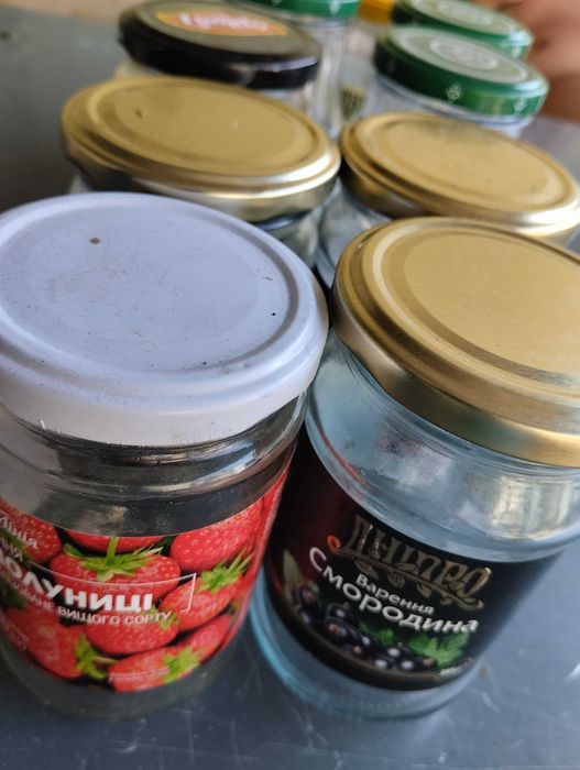 Бутыля стеклянные 3,0 л ,баночки 0.45л  и др.