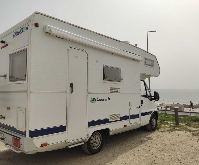 Autocaravana Familiar Chausson Fiat Ducato 2.8 JTD — 6 Lugares, Solar, WC, Duche e Toldo
