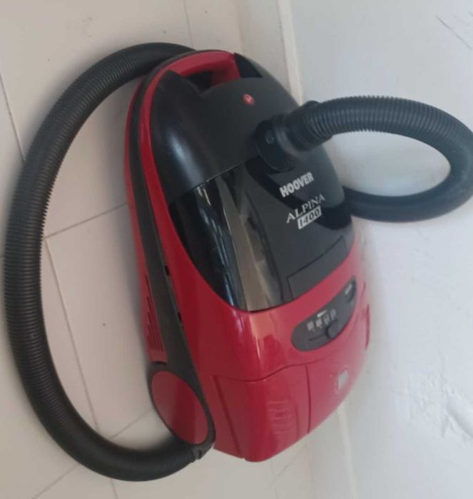 excelente aspirador Hoover Alpina 1400, a funcionar bem