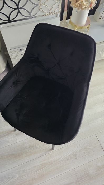4xKrzesla tapicerowane welurowe czarne do jadalni salonu.
