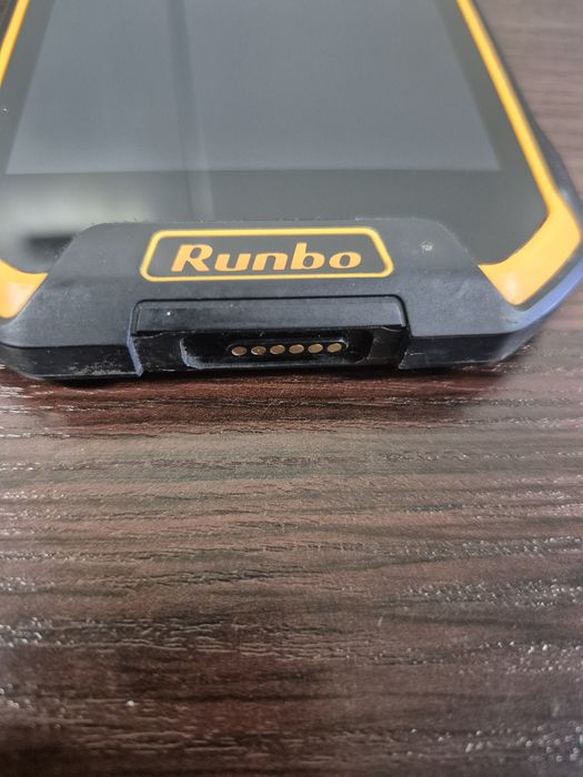 Smartfon Runbo F1