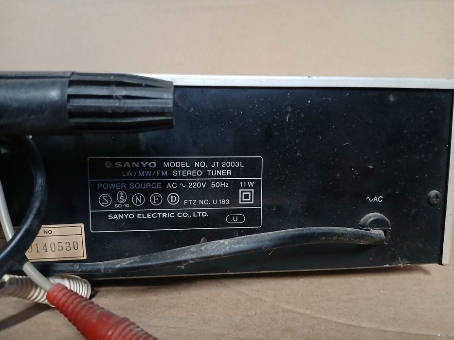 Vintage/retro tuner radiowy SANYO JT 2003L,  lata 80"