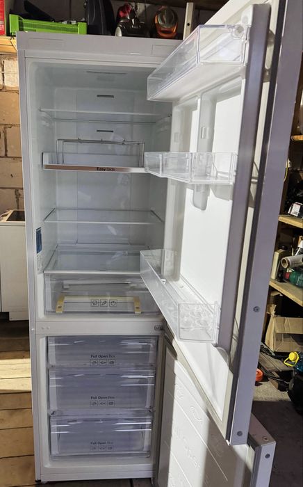 Холодильник Samsung