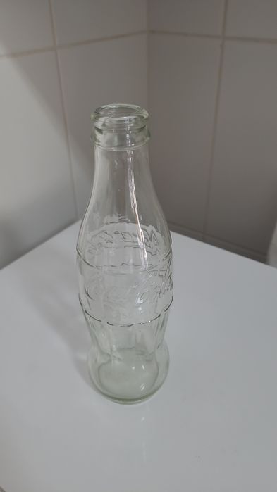 Garrafa antiga de Coca-Cola gravada em alto relevo, 250ml