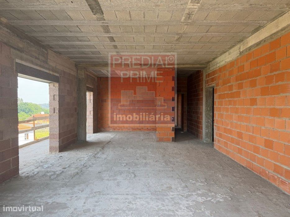 Apartamento T3 Com Varandas Em Nogueira Do Cravo