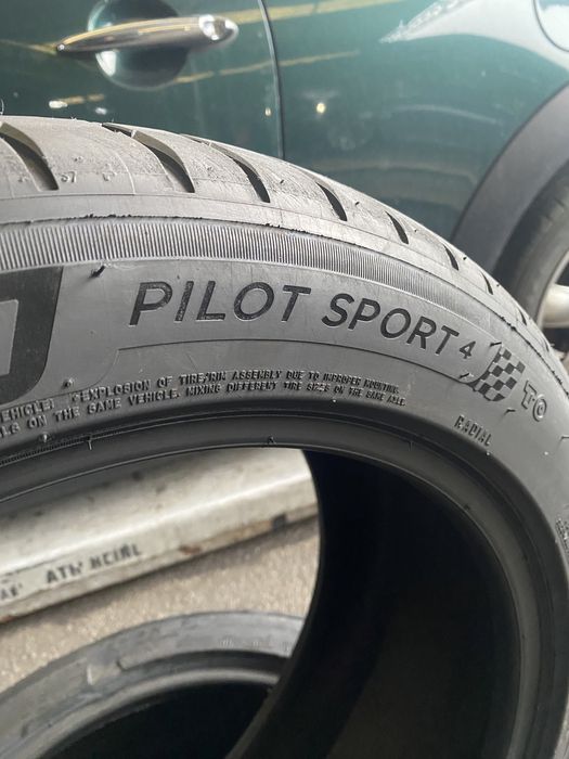 Pneus Semi-Novos 235/45/18 Michelin Pilot Sport 4