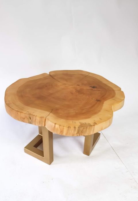 Mesa de tronco de cedro