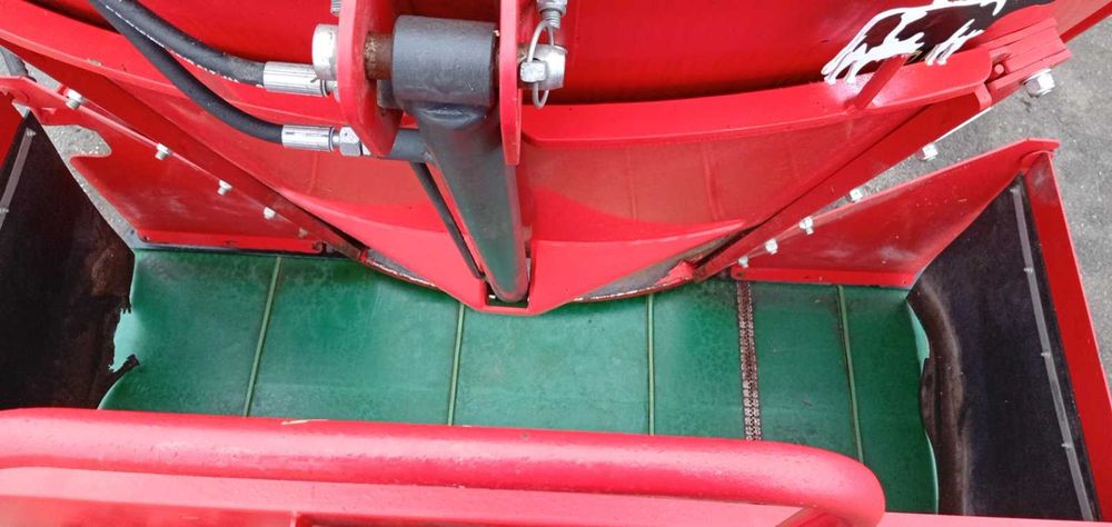 Кормозмішувач  для ВРХ Peecon Biga 19-215/230