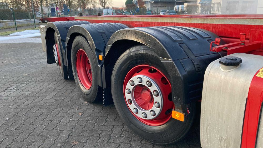 Volvo 8x2 tridem 3 osie skretne