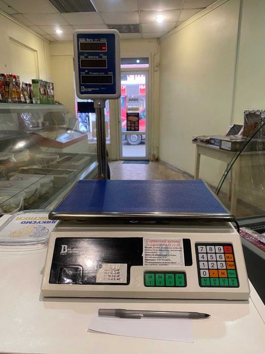 Холодильна вітрина, морозильний ларь, стелажі, ваги, касова тумба Б/У