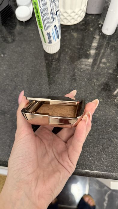 Бронзер Hourglass Ambient 11g в відтінку Radiant