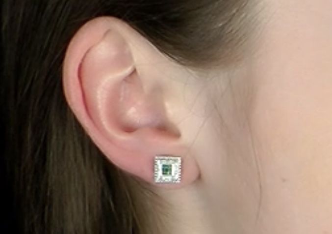 Прекрасные золотые серьги с бриллиантами и изумрудами