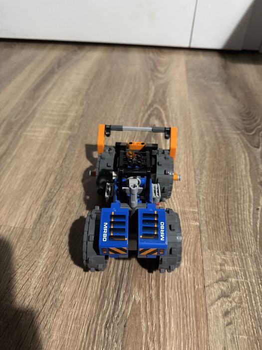 LEGO Technic 42071 Spycharka