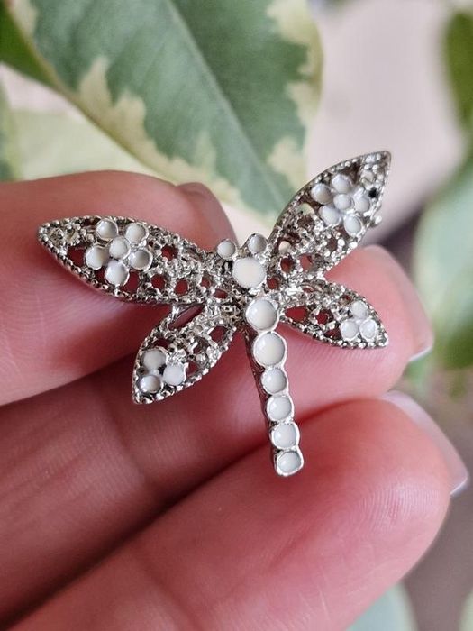 Гарна ніжна брошка у вигляді стрекози