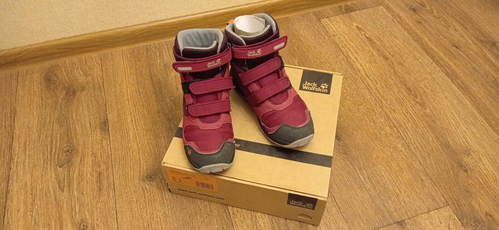 Ботинки зимние красные для девочки Jack Wolfskin размер, 35 б/у