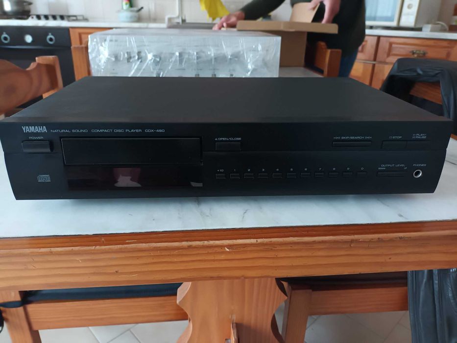 Vendo varios aparelhos de som.