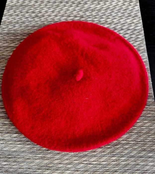 beret francuski z antenką