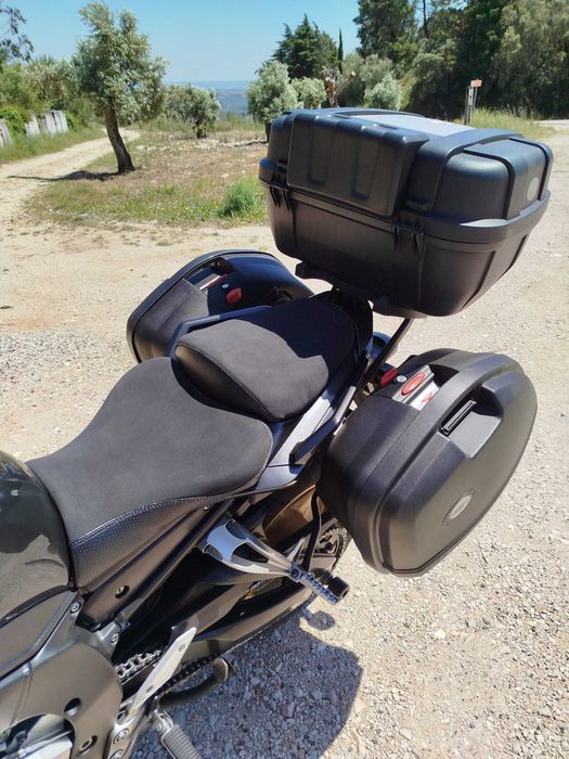 Yamaha Fazer 1000 ABS com malas laterais e top case