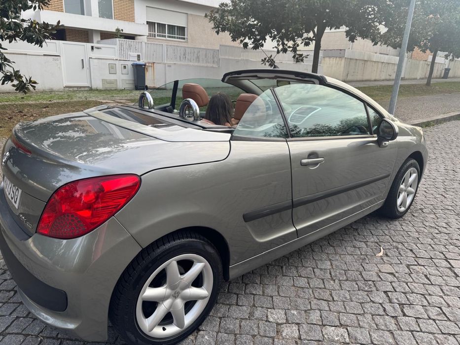 Peugeot 207 CC em bom estado
