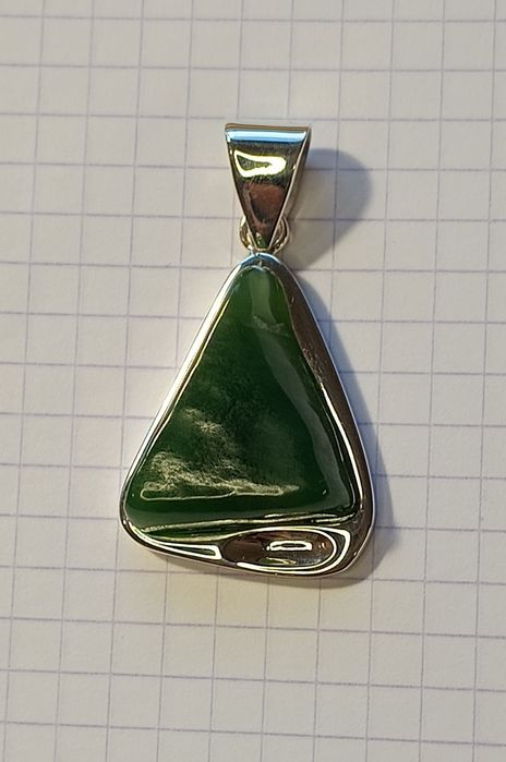 Wisiorek  z Nefrytem