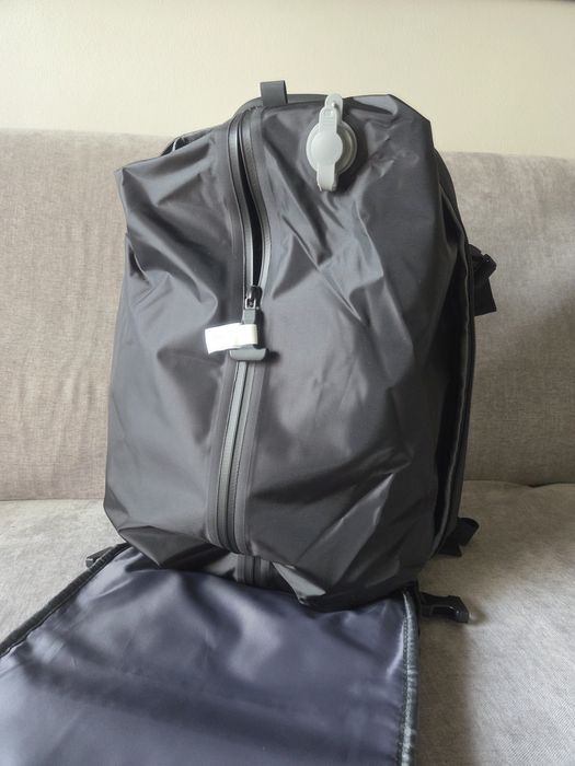 Mochila viagem com sistema de saco vácuo + bomba manual
- Sem uso, Novo
- tecido impermeável e bom acabamento 
- bolso principal com saco vácuo para m