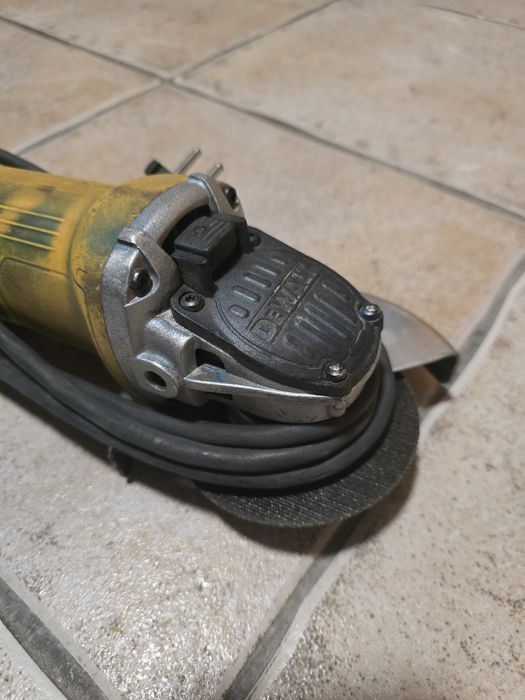 DEWALT DWE4157 Szlifierka kątowa 125mm 900W