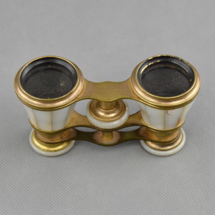 Binóculos em madrepérola e metal dourado com estojo original séc. XIX