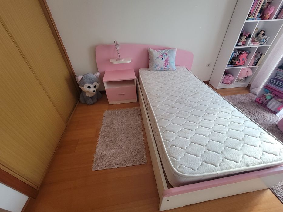Cama Juvenil 90x190 + Colchão Ortopédico + Gaveta + Mesa Cabeceira