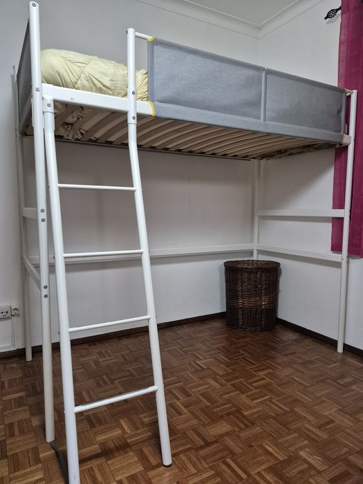 Cama alta de criança IKEA (c/ colchão, resguardo e lençóis polares)