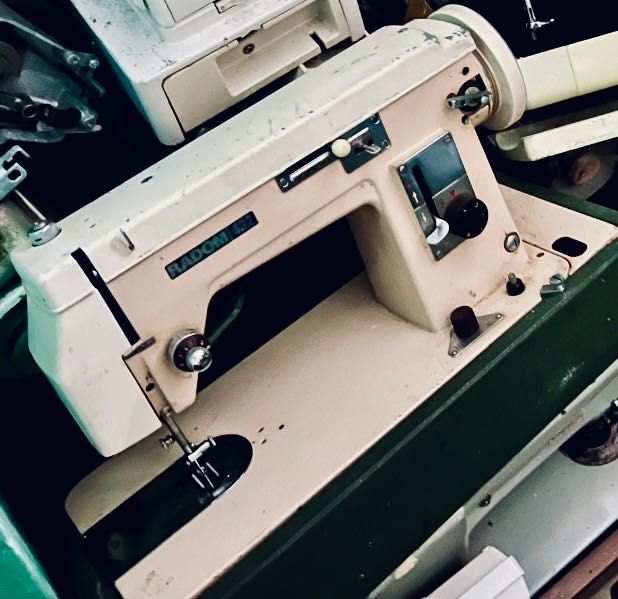 Польская Radom 432 Швейная машина швейна машинка оверлок Радом