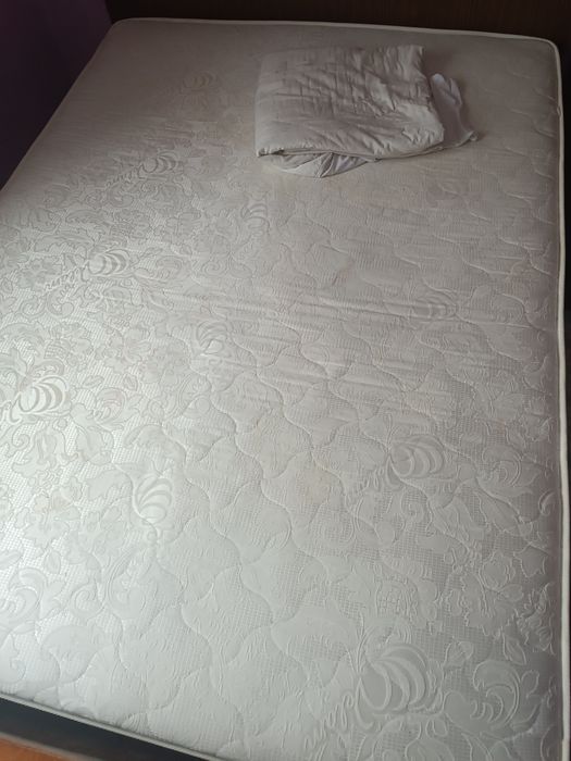 Ліжко 1.45*1.95 з матрацом та наматрацником