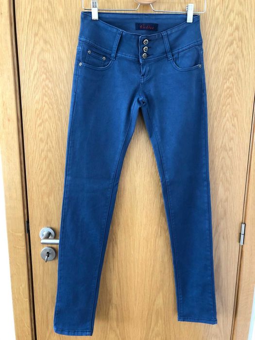 Calça azul skinny NOVA - tamanho S (36)