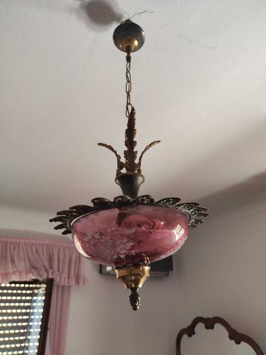 Candeeiro antigo em vidro rosa trabalhado – vintage